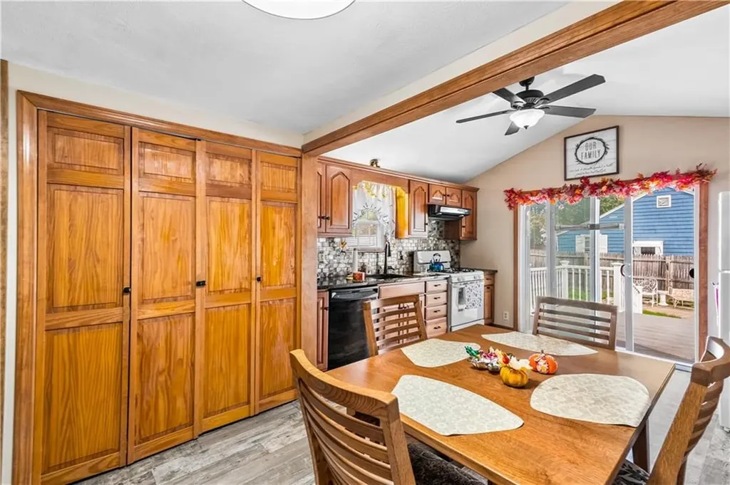 137 Strawberry Field Road Warwick RI 02886