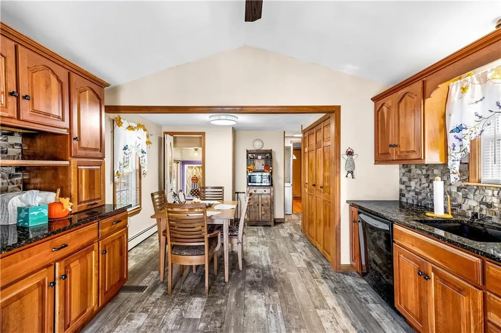 137 Strawberry Field Road Warwick RI 02886