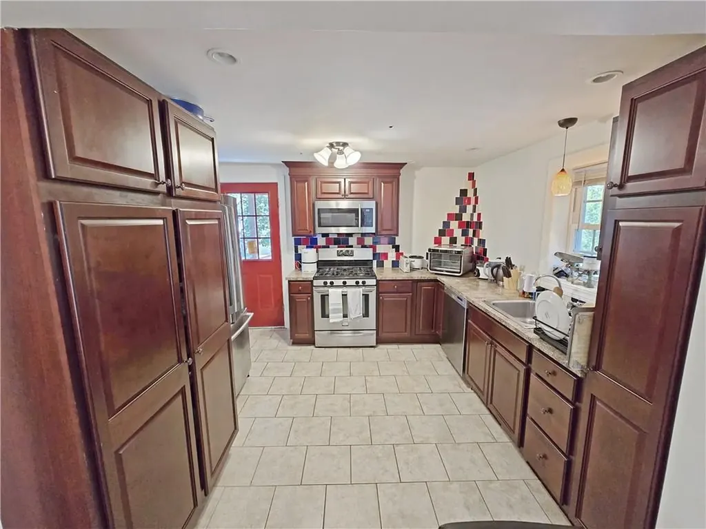 10 Sunapee Court Coventry RI 02816