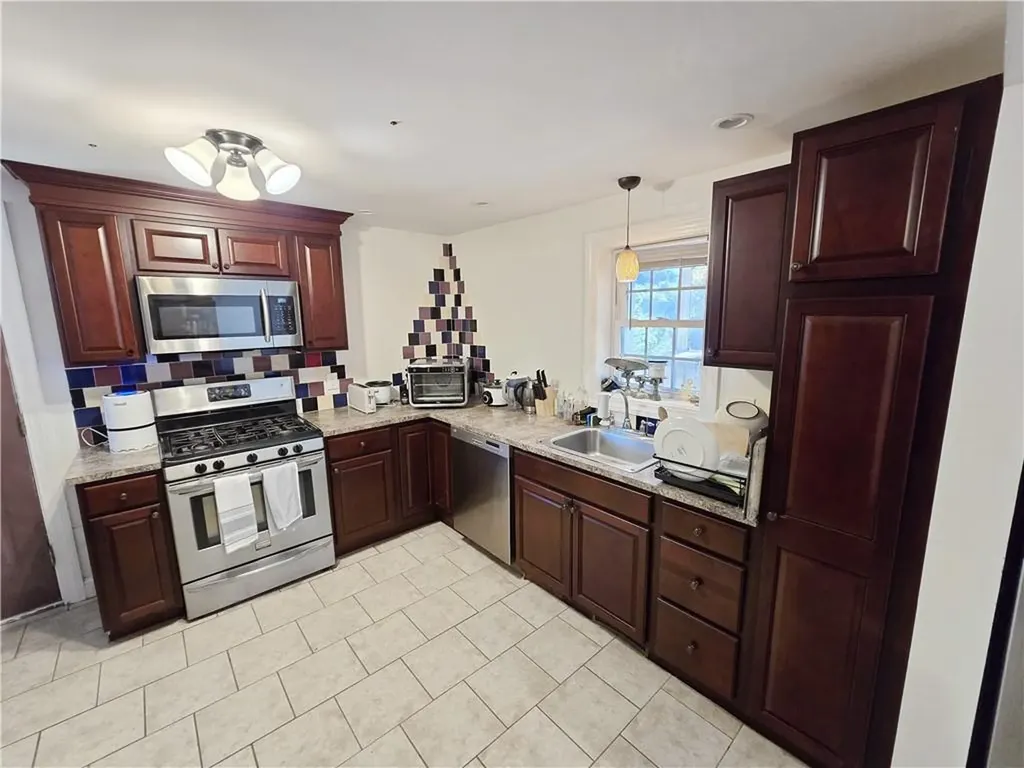 10 Sunapee Court Coventry RI 02816