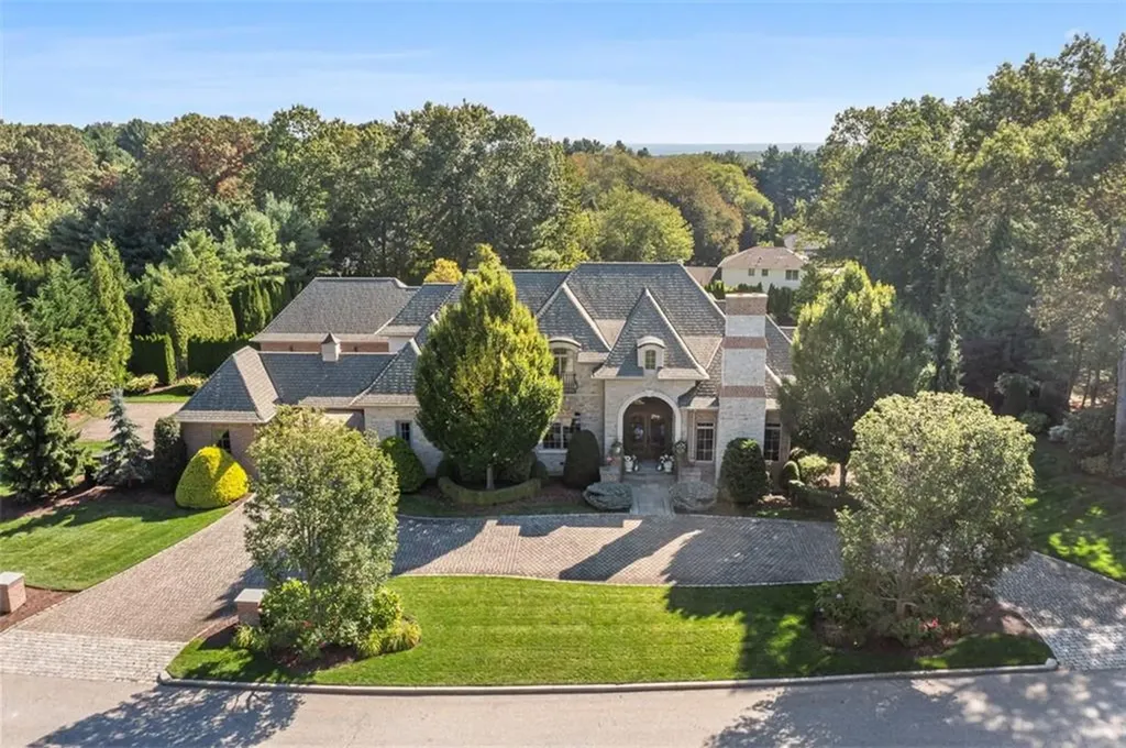 4 Pine Tree Lane Lincoln RI 02865