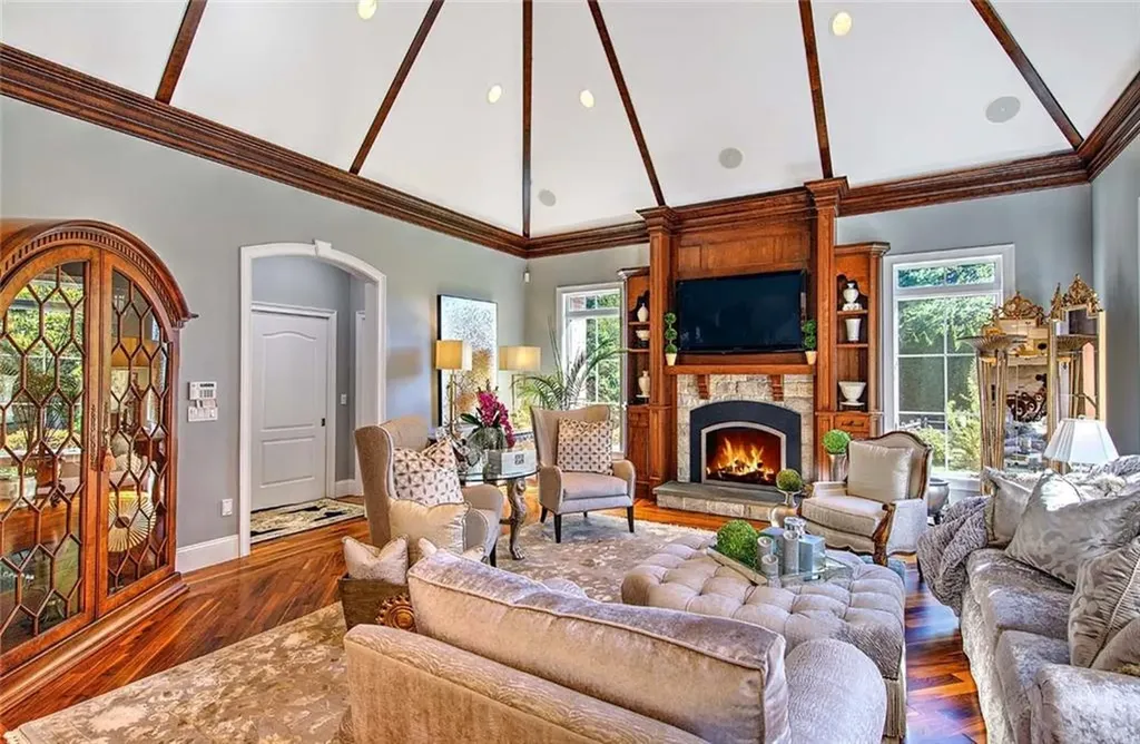 4 Pine Tree Lane Lincoln RI 02865