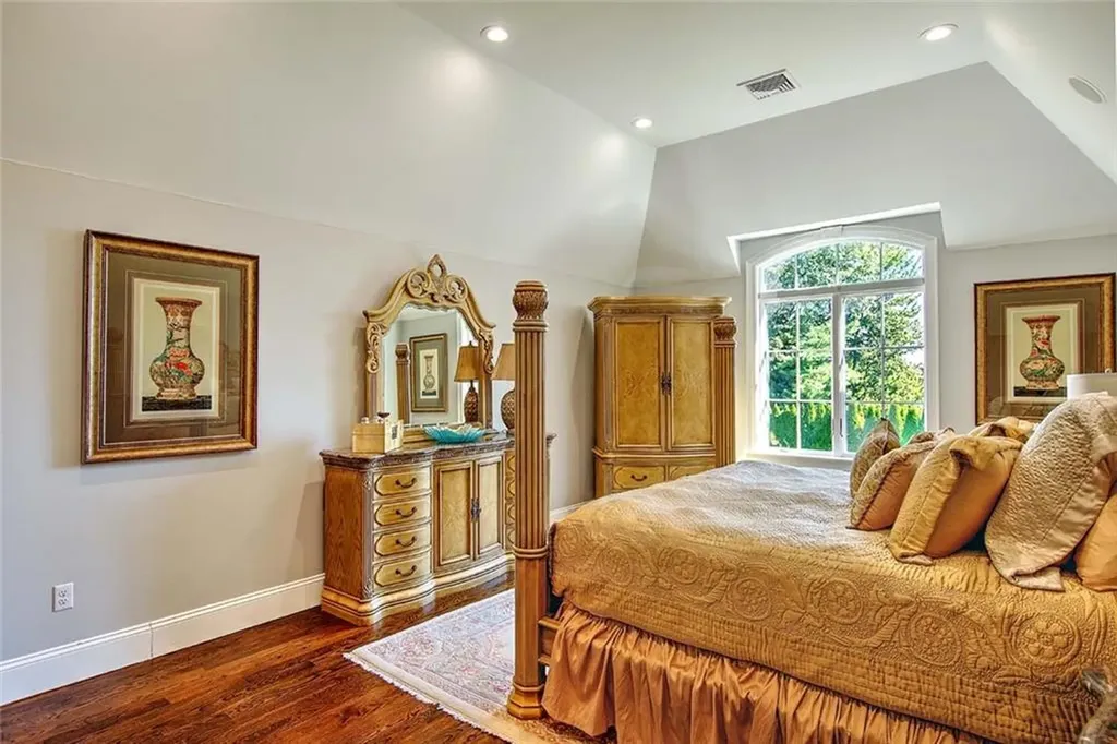 4 Pine Tree Lane Lincoln RI 02865