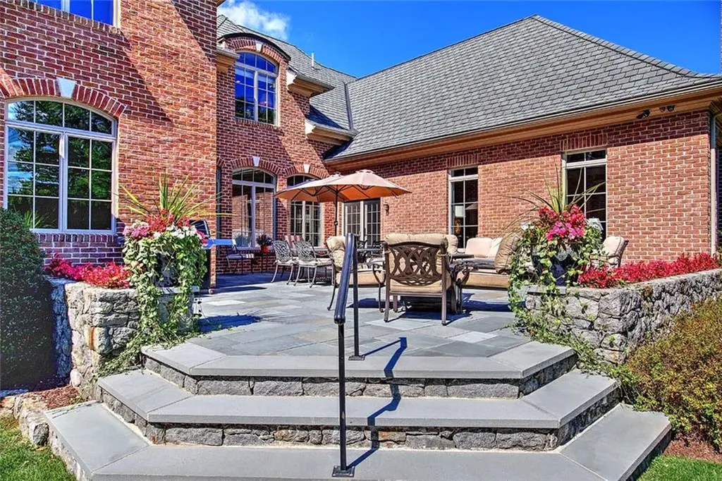 4 Pine Tree Lane Lincoln RI 02865