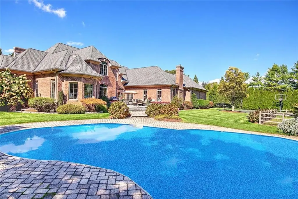 4 Pine Tree Lane Lincoln RI 02865