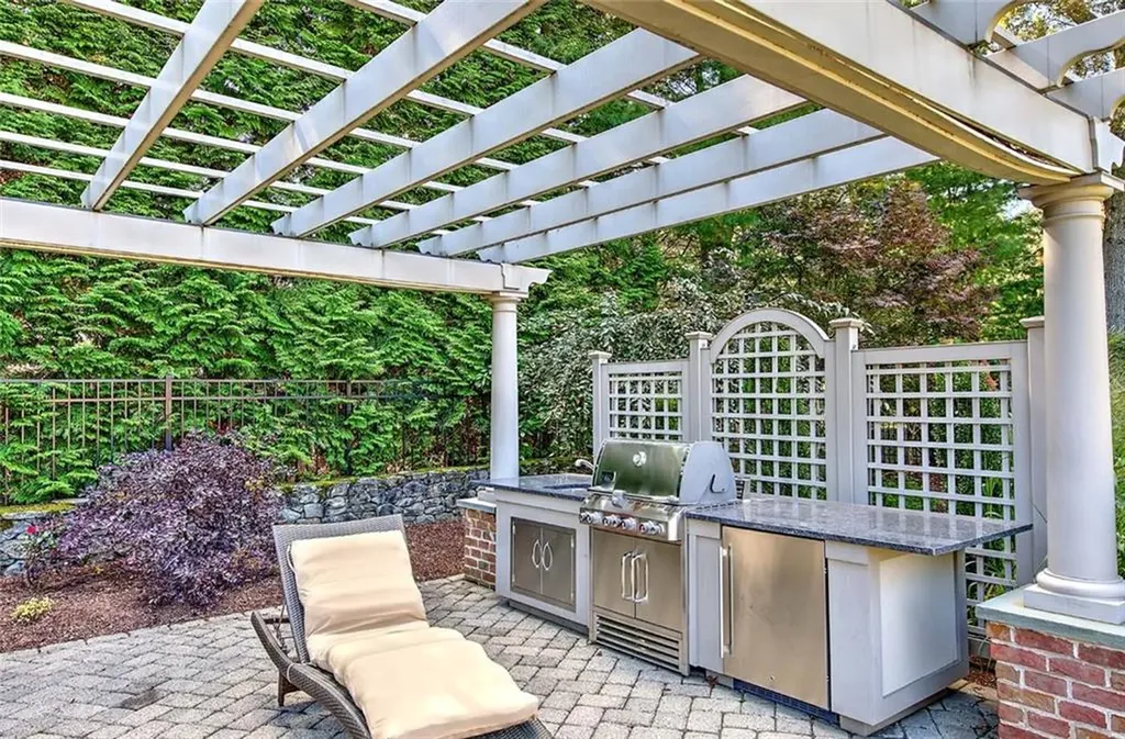 4 Pine Tree Lane Lincoln RI 02865