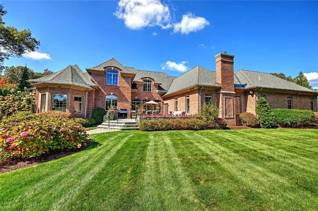 4 Pine Tree Lane Lincoln RI 02865