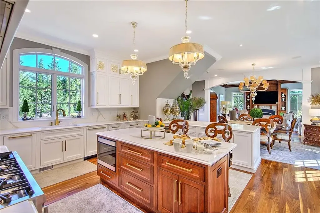 4 Pine Tree Lane Lincoln RI 02865