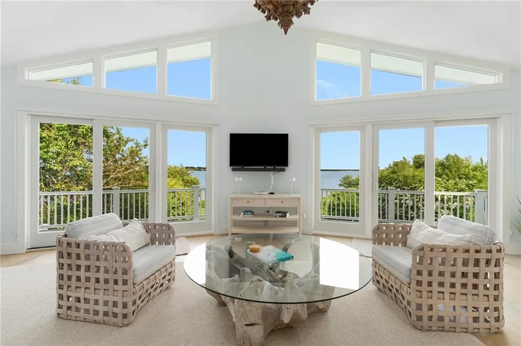 117 Indian Avenue Portsmouth RI 02871