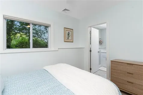 117 Indian Avenue Portsmouth RI 02871