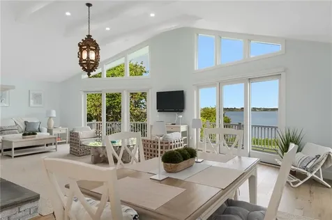 117 Indian Avenue Portsmouth RI 02871