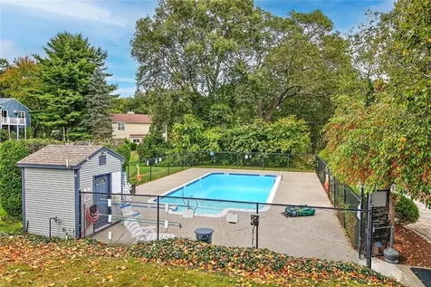 75 Valley Green Court North Providence RI 02904