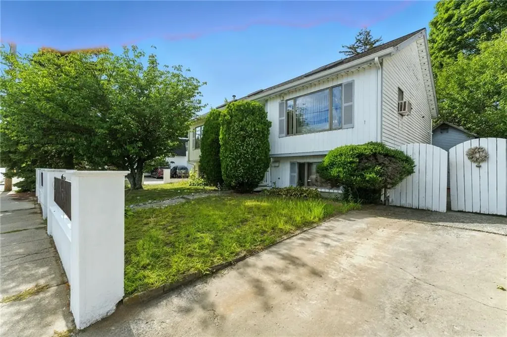 26 Bowles Court Pawtucket RI 02860