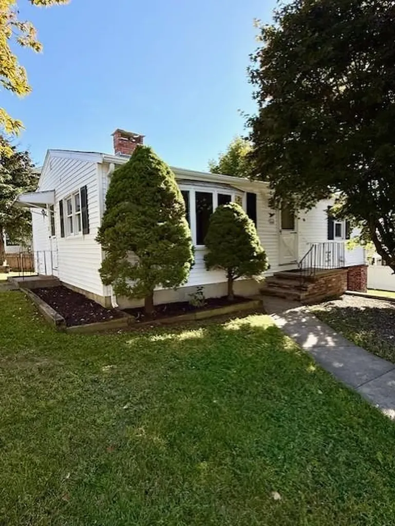 91 W Earle Street Cumberland RI 02864