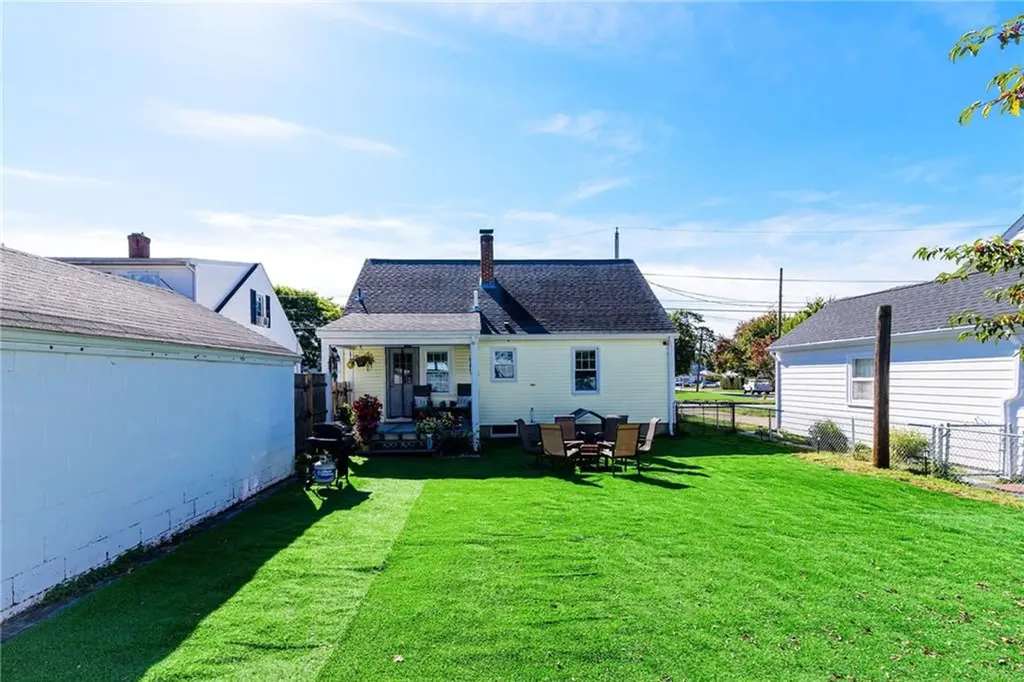 116 Stearns Street Pawtucket RI 02861
