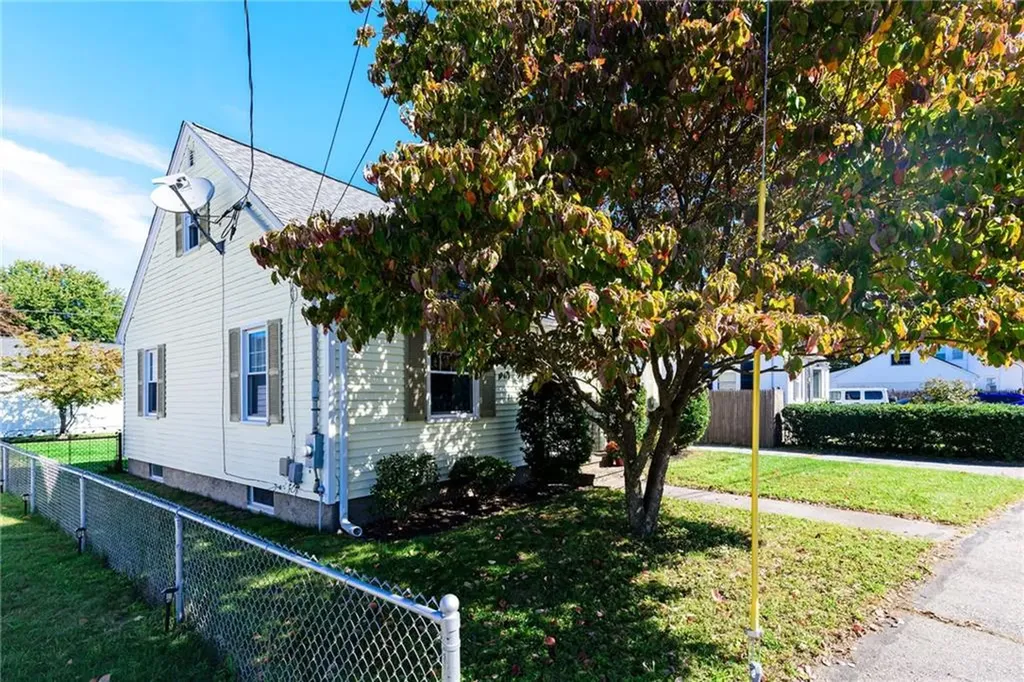 116 Stearns Street Pawtucket RI 02861
