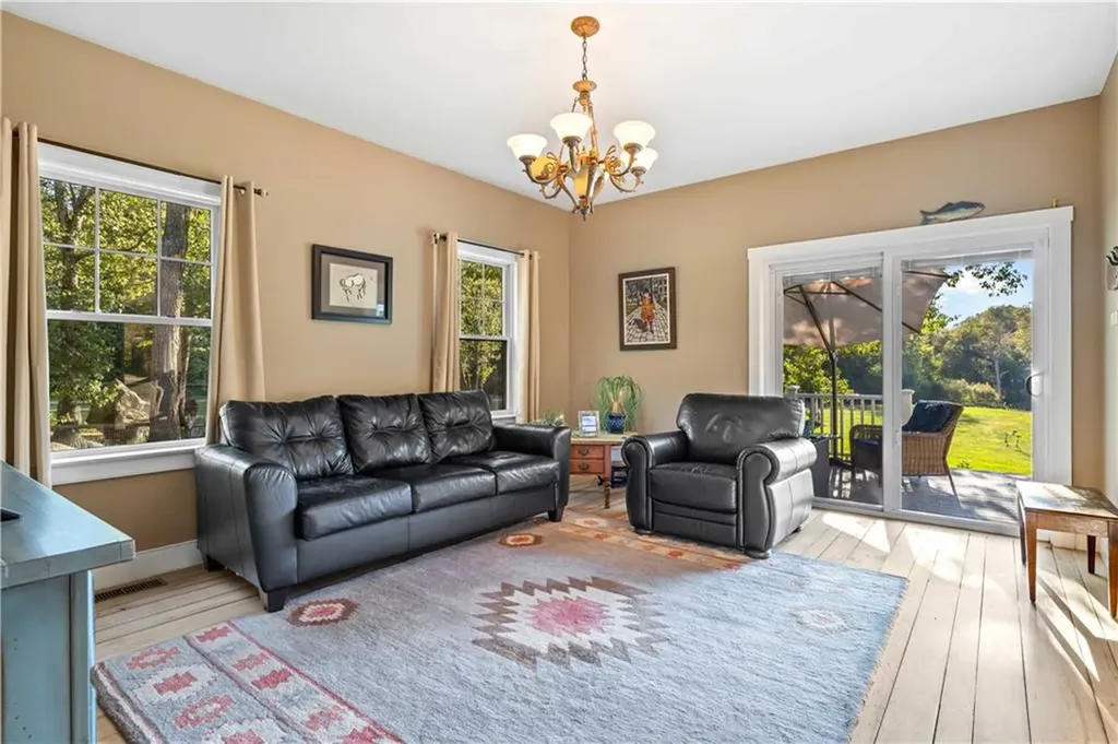 279 North Road Hopkinton RI 02833