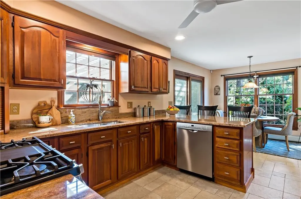 51 Coral Lane Tiverton RI 02878