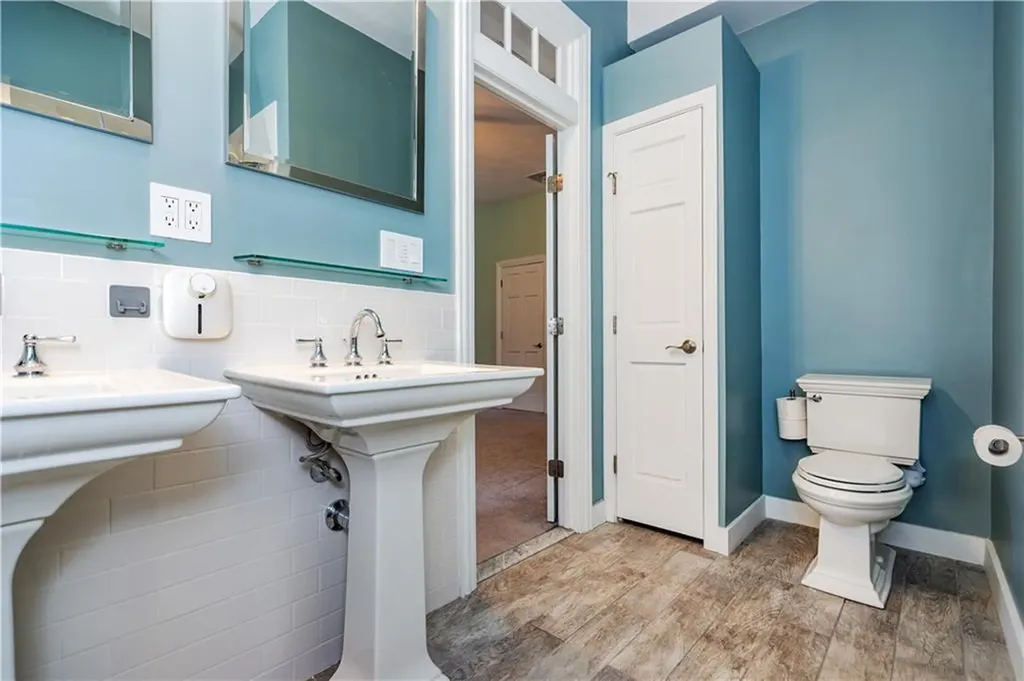 3976 Post Road Warwick RI 02886