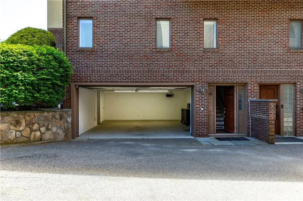 3976 Post Road Warwick RI 02886