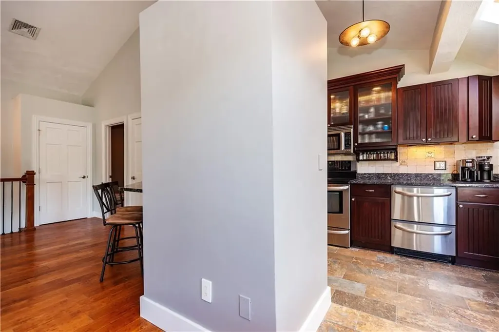 3976 Post Road Warwick RI 02886