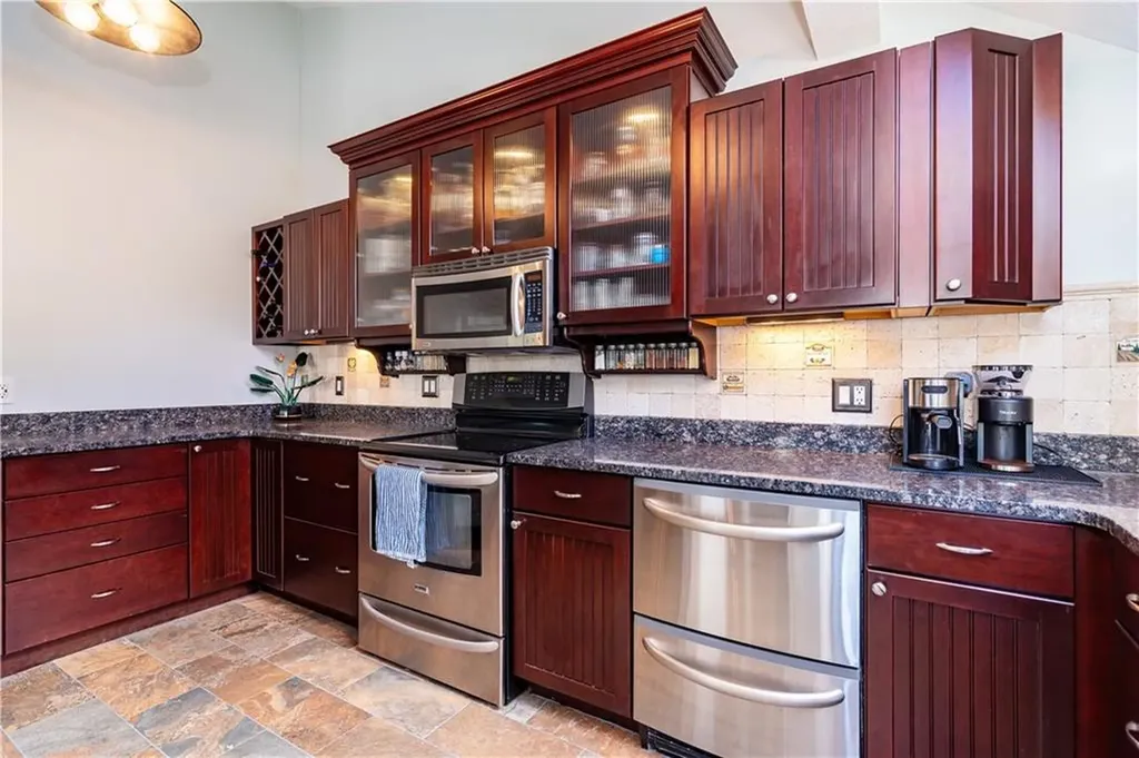 3976 Post Road Warwick RI 02886