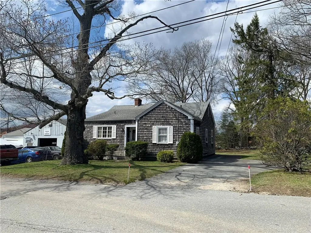 4 Harris Avenue Warren RI 02885