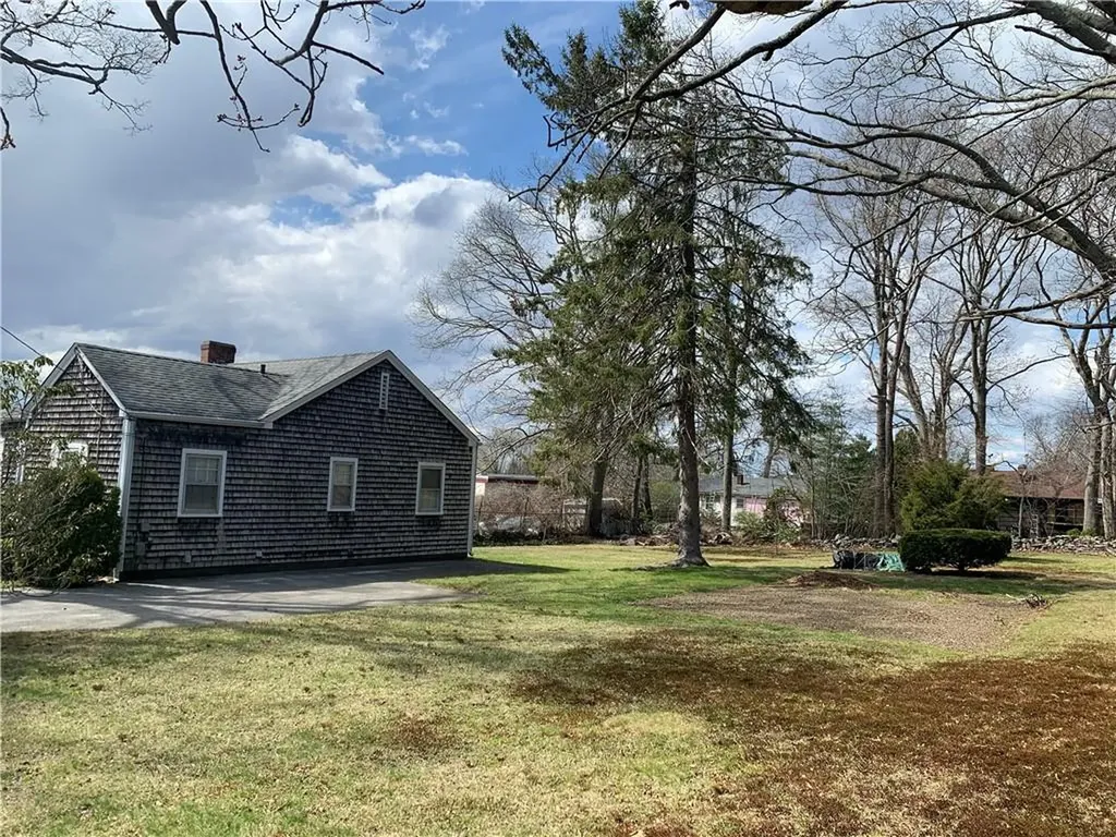 4 Harris Avenue Warren RI 02885