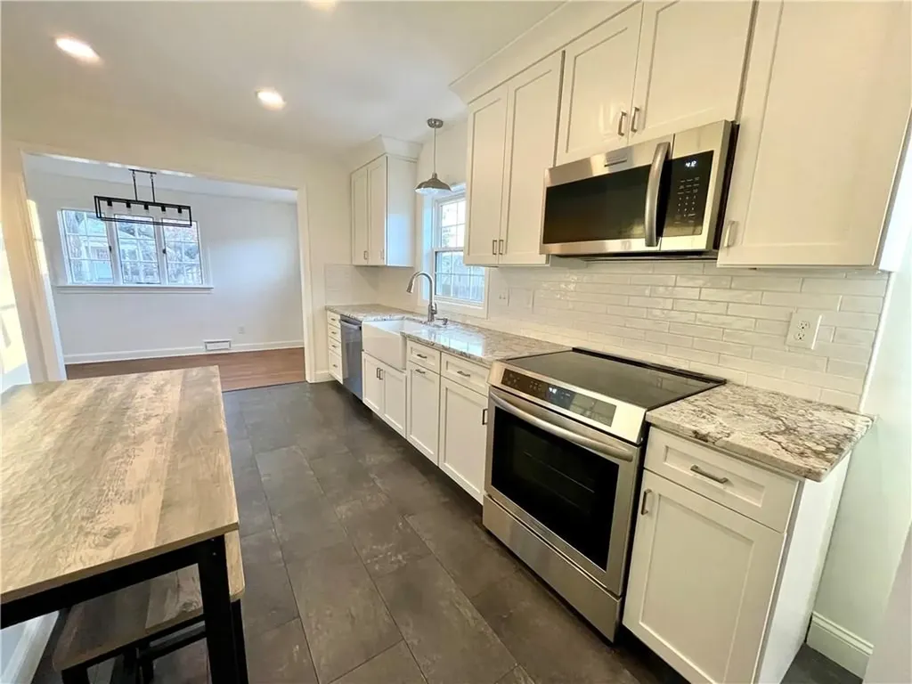 4 Harris Avenue Warren RI 02885