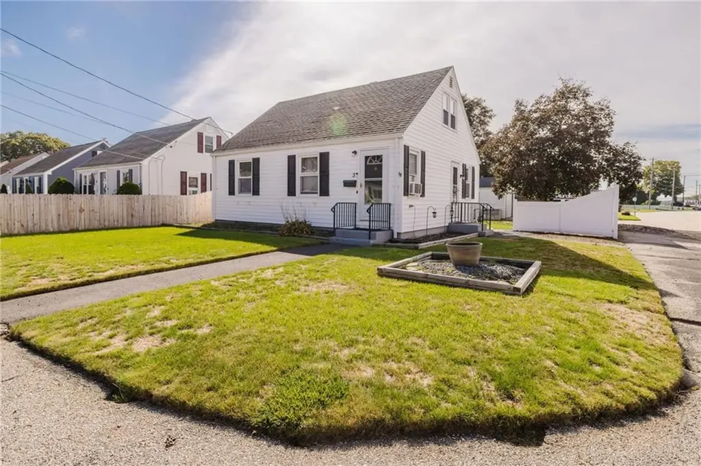 3 Lindesta Road Pawtucket RI 02861