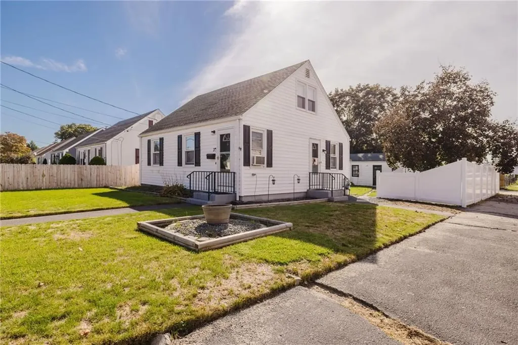 3 Lindesta Road Pawtucket RI 02861