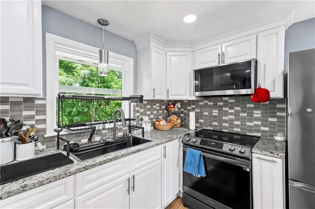 10 Renehan Street West Warwick RI 02893