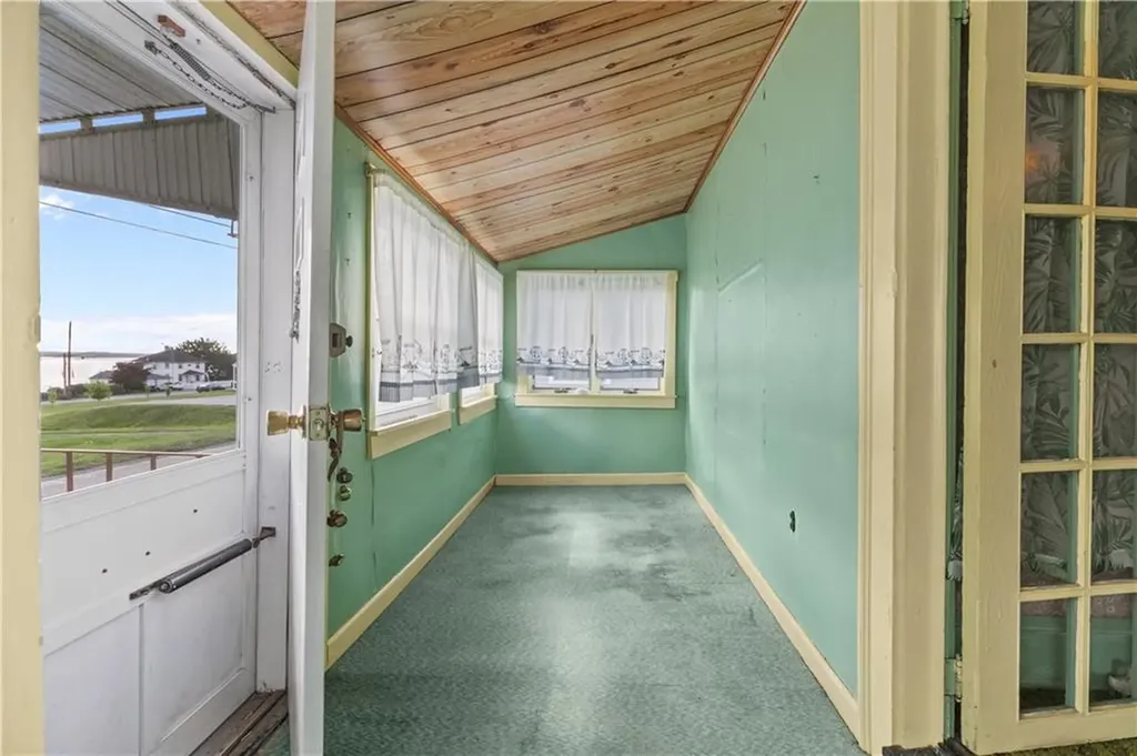 45 Narragansett Avenue Portsmouth RI 02871