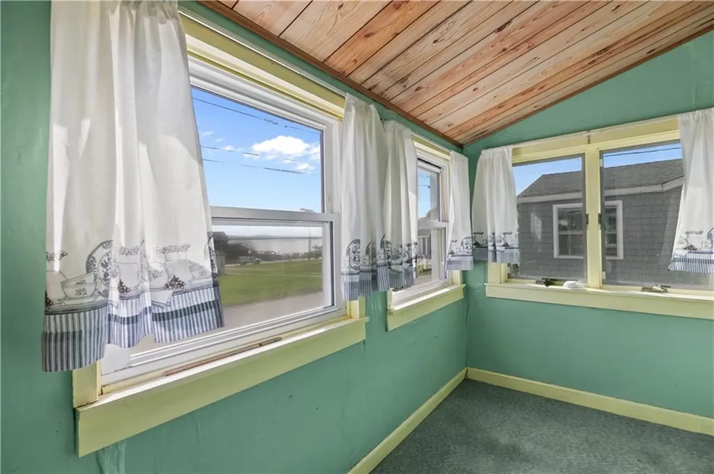 45 Narragansett Avenue Portsmouth RI 02871
