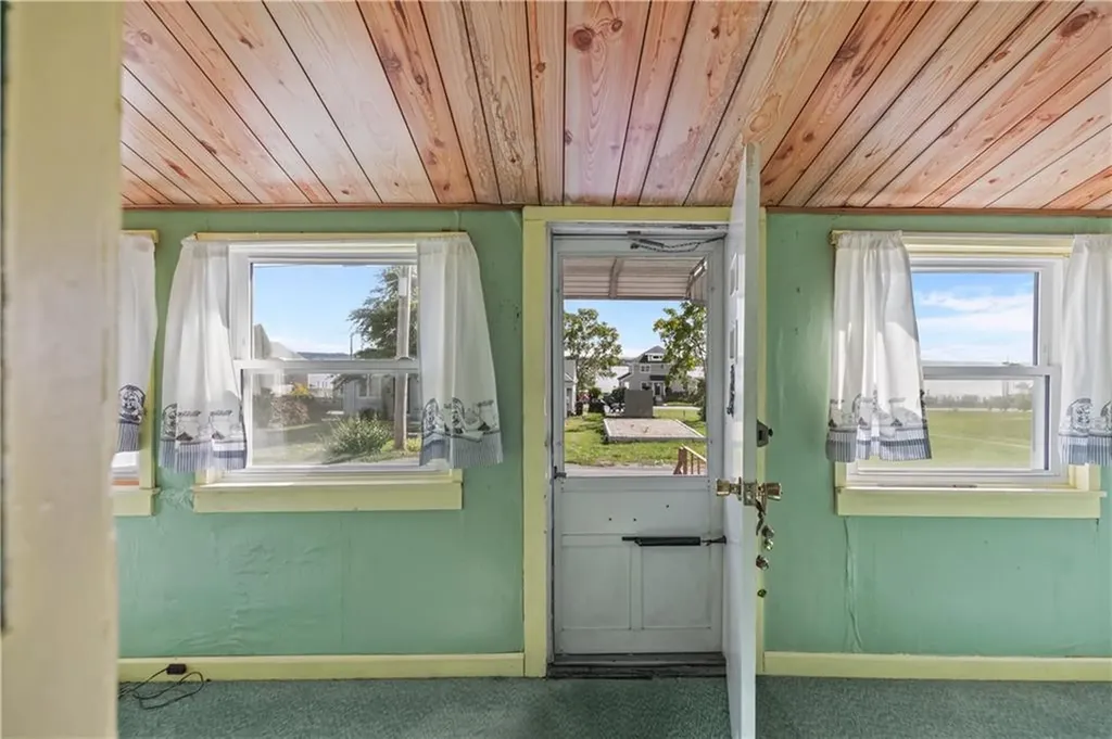 45 Narragansett Avenue Portsmouth RI 02871