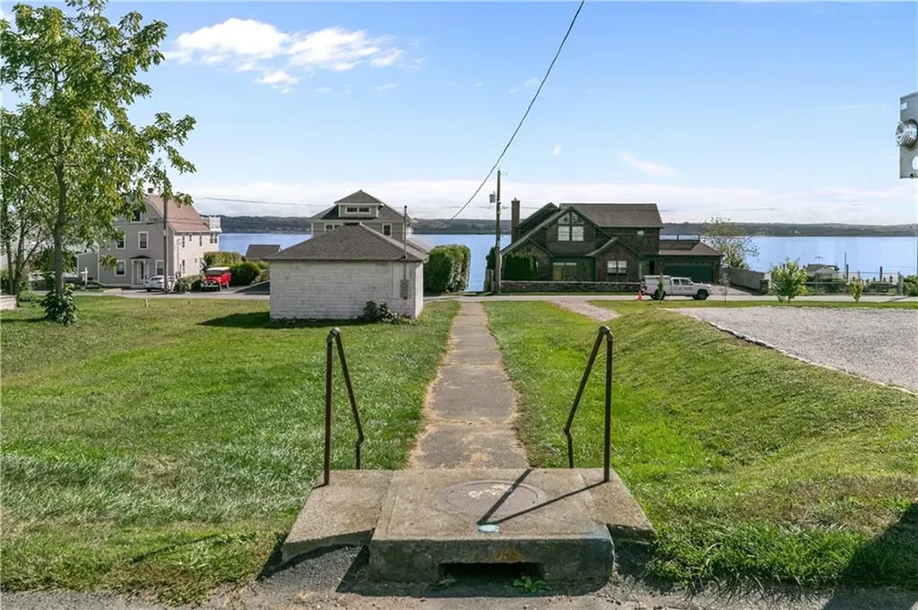 45 Narragansett Avenue Portsmouth RI 02871