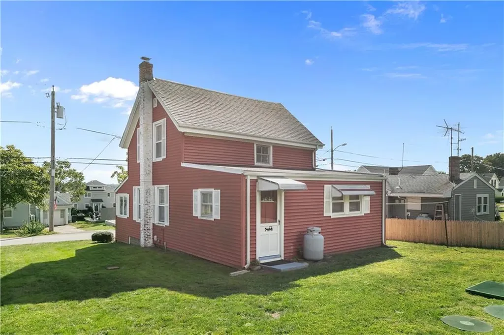 45 Narragansett Avenue Portsmouth RI 02871