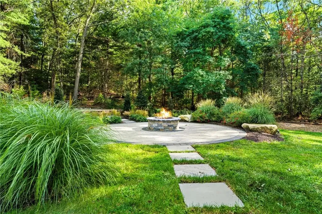 39 Whipple Road Smithfield RI 02917