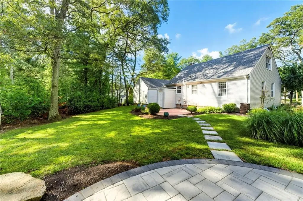 39 Whipple Road Smithfield RI 02917