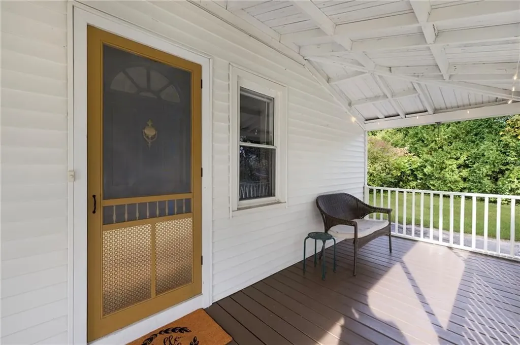 28 Economy Avenue Warwick RI 02889