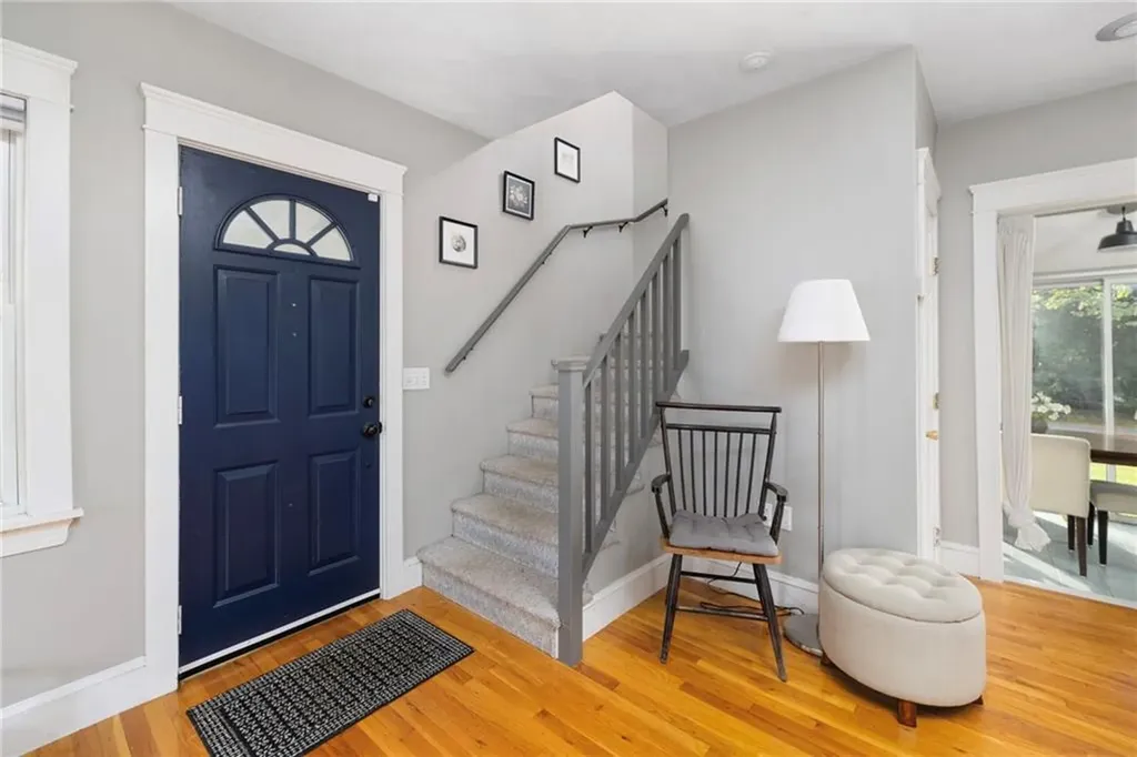 28 Economy Avenue Warwick RI 02889