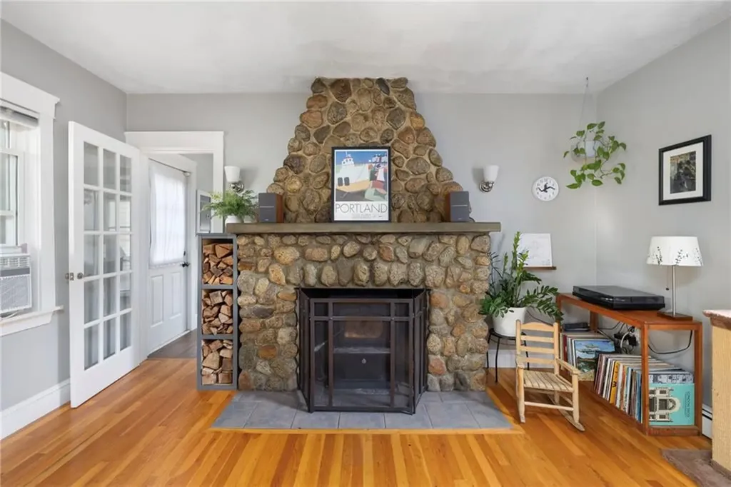 28 Economy Avenue Warwick RI 02889