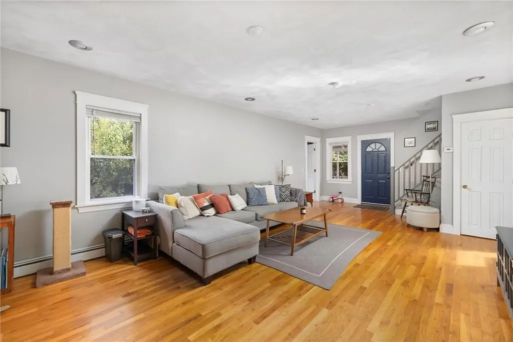 28 Economy Avenue Warwick RI 02889