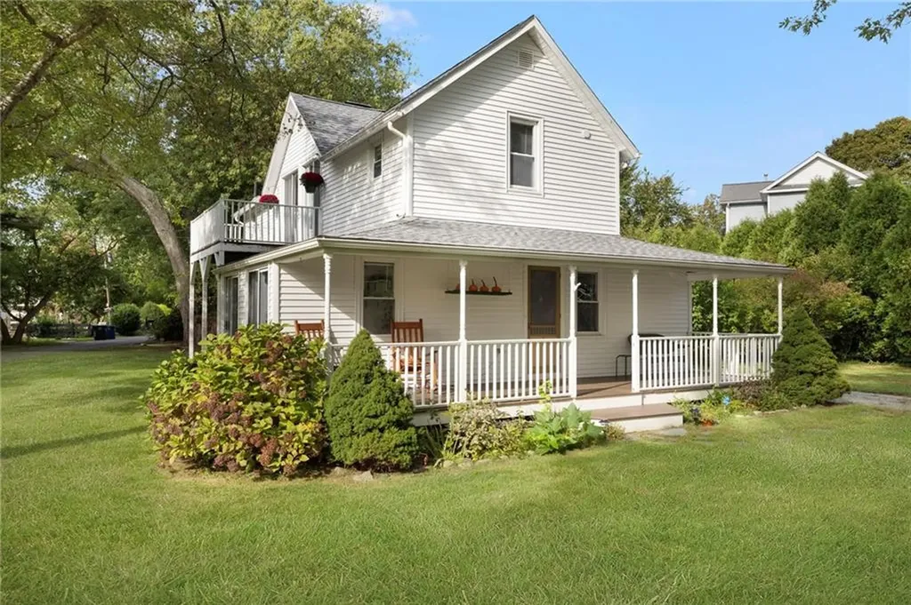 28 Economy Avenue Warwick RI 02889