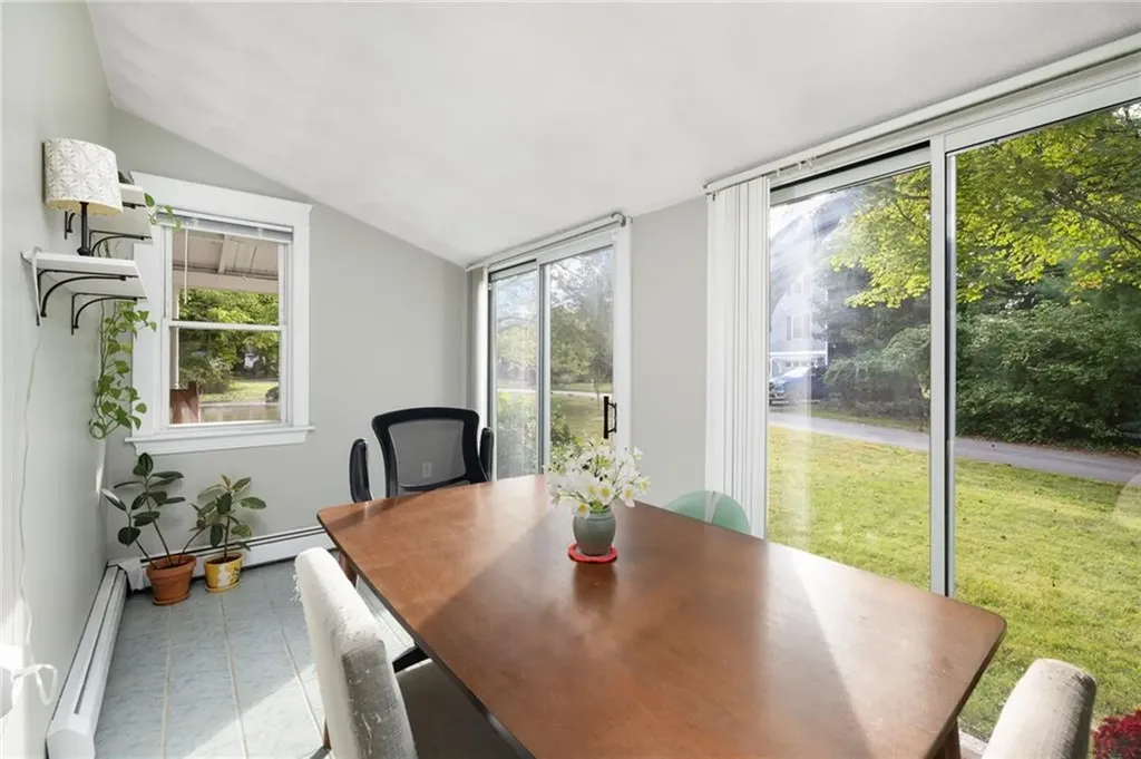 28 Economy Avenue Warwick RI 02889