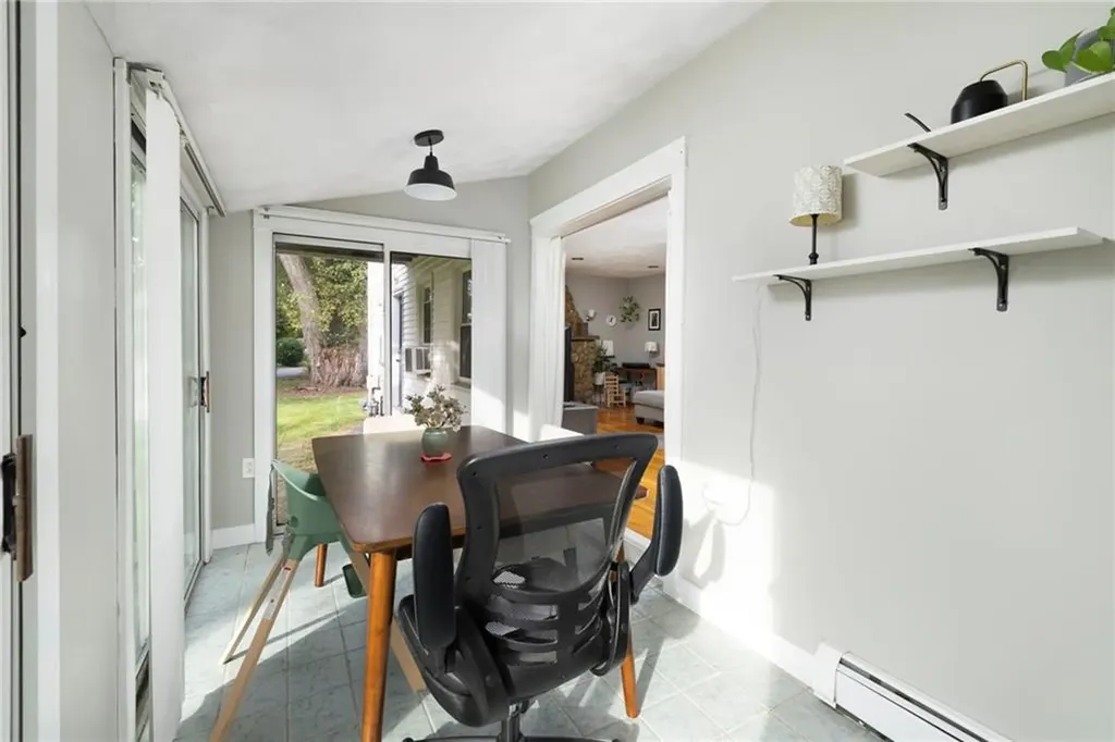 28 Economy Avenue Warwick RI 02889