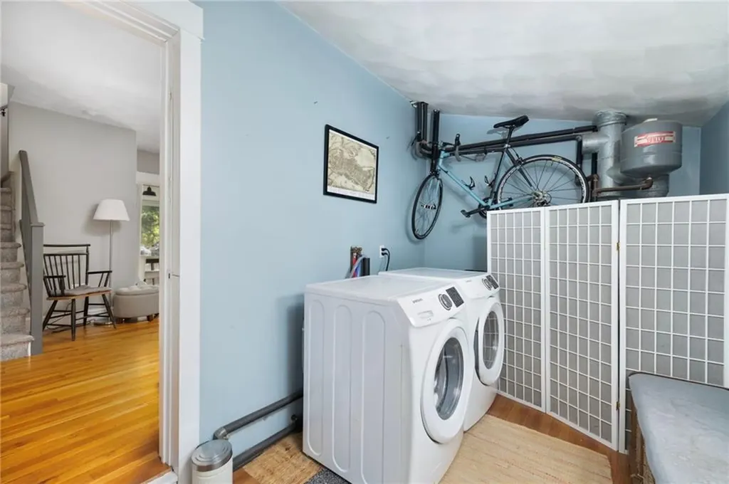 28 Economy Avenue Warwick RI 02889