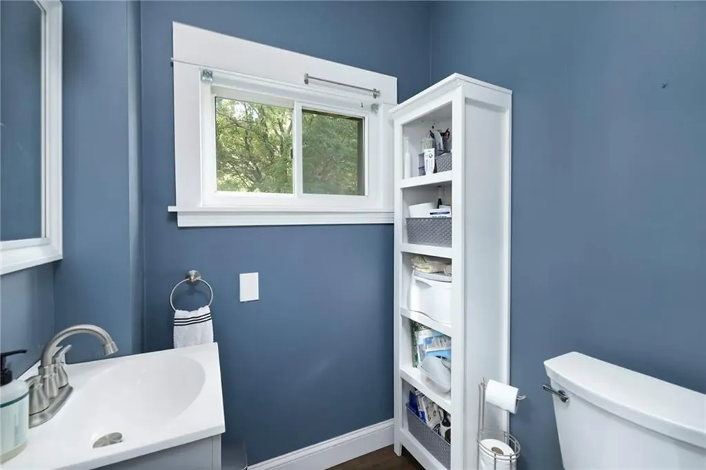 28 Economy Avenue Warwick RI 02889