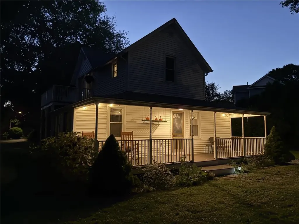 28 Economy Avenue Warwick RI 02889