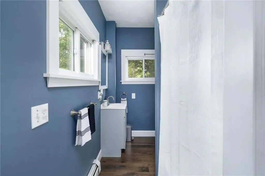 28 Economy Avenue Warwick RI 02889